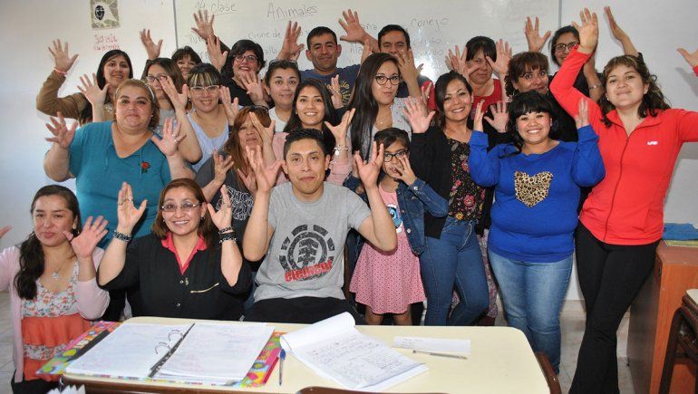 Zapala: capacitaron en lengua de señas a informantes