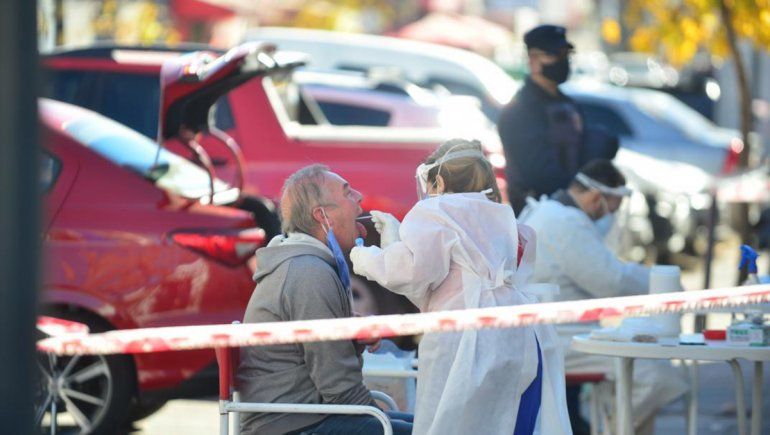 Dos positivos de Covid-19 obligaron a aislar una manzana comercial