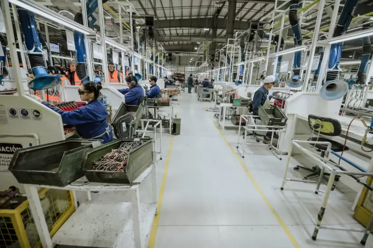 Trabajadores de empresas industriales de Tierra del Fuego realizarán un paro total actividades en la provincia durante 21 de mayo contra la baja de aranceles de sus productos. 