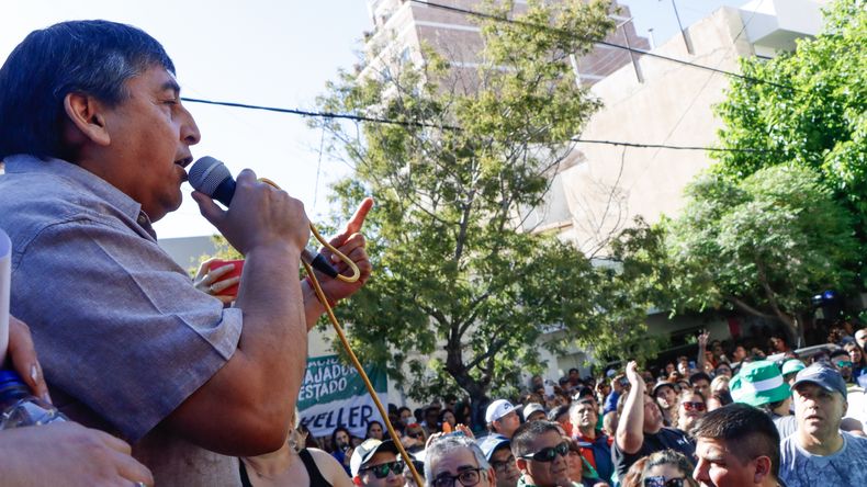 Asamblea de ATE decide sobre la propuesta salarial del Gobierno: ¿Qué pasa con las clases? | LM Neuquen Asamblea de ATE decide sobre la propuesta salarial del Gobierno: ¿Qué pasa con las clases?