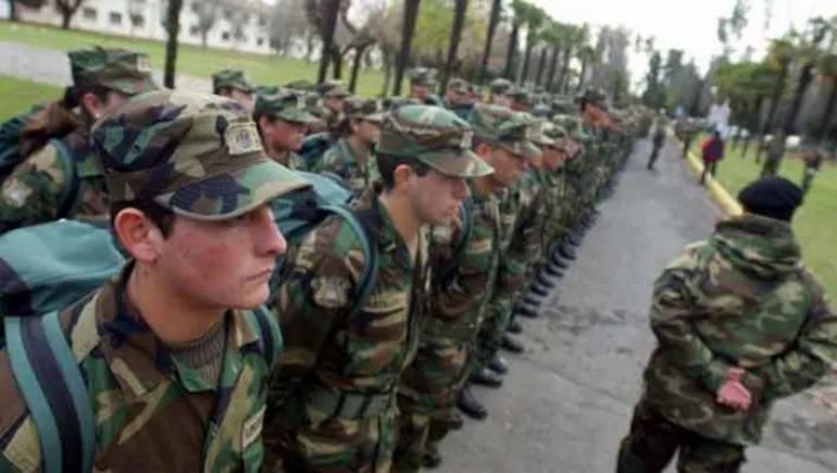 Cuáles son las diferencias entre el Servicio Cívico y el Servicio Militar Obligatorio