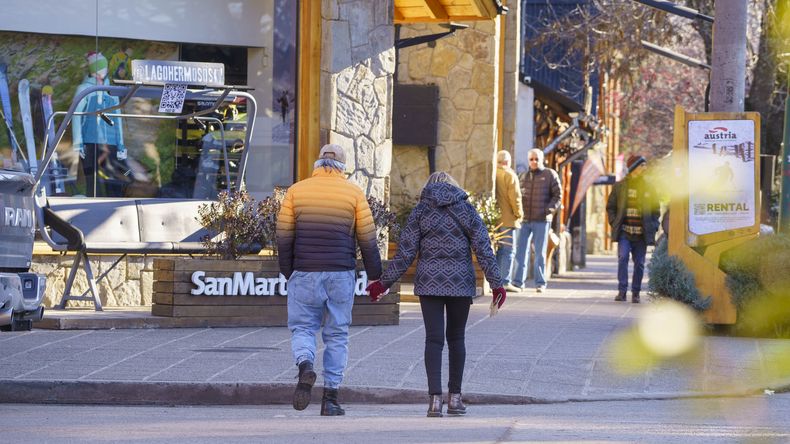 Ya hay más argentinos que piensan vacacionar fuera del país que quienes aspiran a hacerlo dentro. / Foto Federico Soto