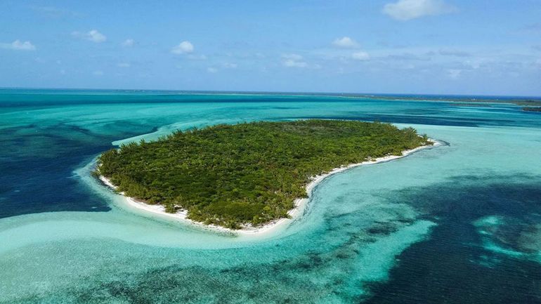 Cat Cay, en Bahamas, sale 3 millones de dólares. Cat Cay, en Bahamas, sale 3 millones de dólares.