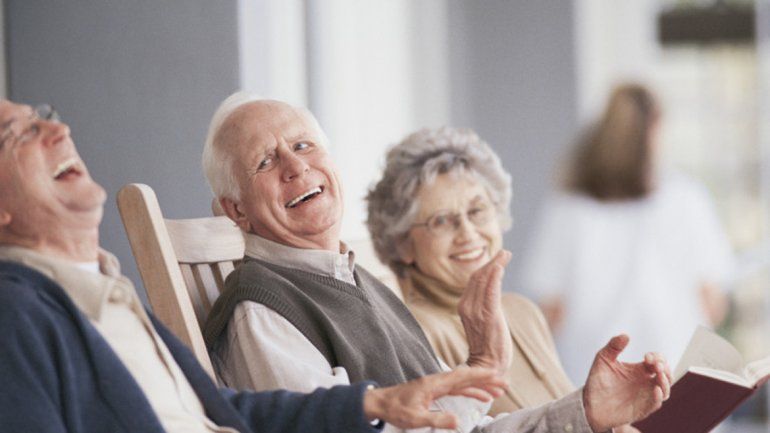 La gente que se ríe tiene un 40% menos de problemas cardiovasculares.