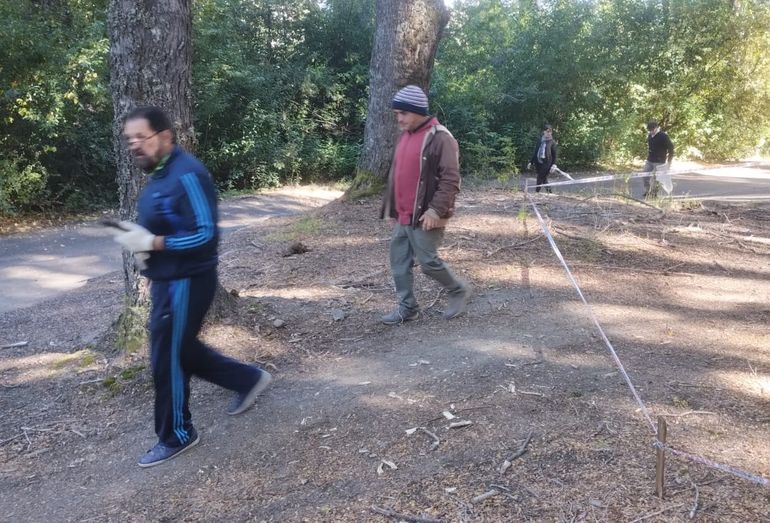 Los ingenieros en el campo de la familia Salamida denunciaron a mapuches de Paicil Antriao de entrar violentamente. Hubo forcejeo y arrebato de un celular para evitar ser filmados. Foto: La Angostura Digital.