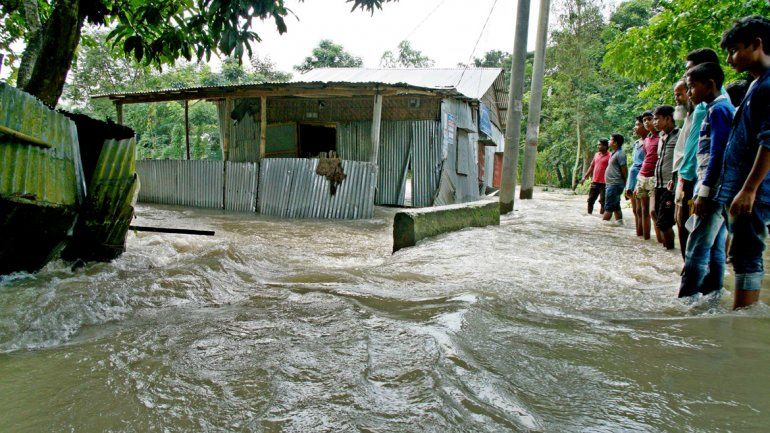 Casi la mitad del país está bajo el agua desde hace una semana.