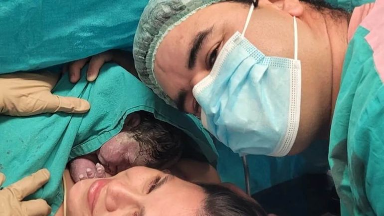 Nació la beba que fue operada en el útero de su madre en el Hospital Garrahan. Nació la beba que fue operada en el útero de su madre en el Hospital Garrahan.