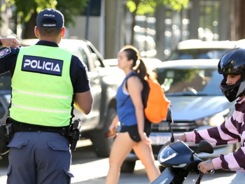 autorizan la compra de un nuevo tipo de armas para la policia de neuquen: seran para neutralizar agresores autorizan la compra de un nuevo tipo de armas para la policia de neuquen: seran para neutralizar agresores
