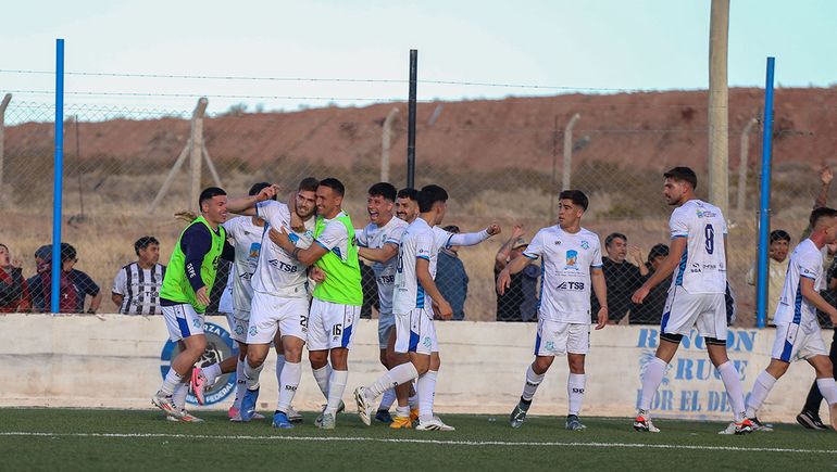 Deportivo Rincón se sube al camión de Germán, su goleador agónico