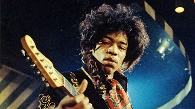 La placa de 13 temas lleva por título Both Sides of the Sky.