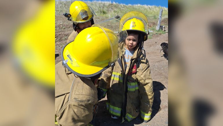 A Amadeo los bomberos de Andacollo le celebraron el cumpleaños y pudo cumplir su sueño