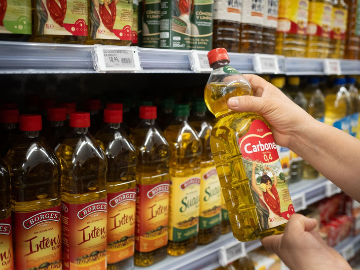 España es el mayor productor mundial de aceite de oliva. España es el mayor productor mundial de aceite de oliva.