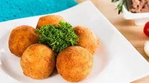 Croquetas de papa y mozzarella: la receta fácil y exquisita para hacer en casa Croquetas de papa y mozzarella: la receta fácil y exquisita para hacer en casa