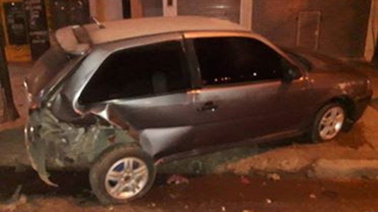 Dejó el auto estacionado para ir a trabajar, se lo chocaron y se dieron a la fuga