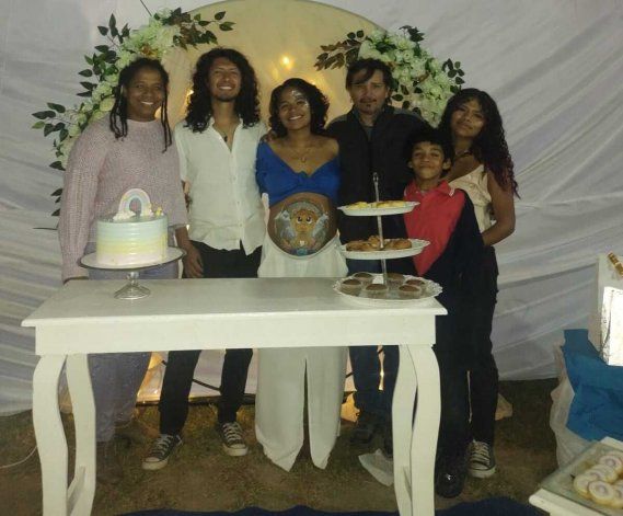 El amor que se inició por internet y que hoy continúa. El amor que se inició por internet y que hoy continúa.