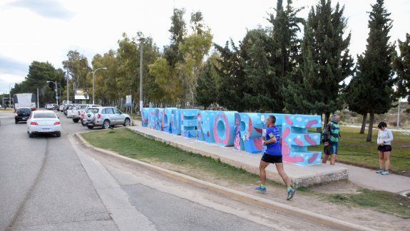 Le rompieron un vidrio y le robaron monitores de audio de $100 mil