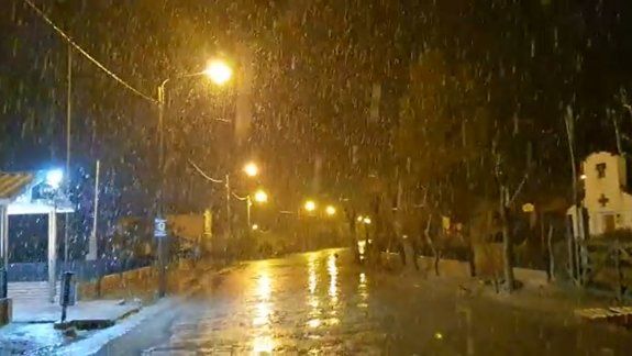 La nieve cubrió Manzano Amargo