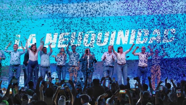 La Neuquinidad reunió a una multitud en Zapala: estuvieron Rolando Figueroa y los candidatos para el 26 de octubre.