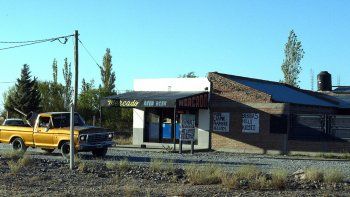 sabemos que tus papas no estan, danos toda la plata sabemos que tus papas no estan, danos toda la plata