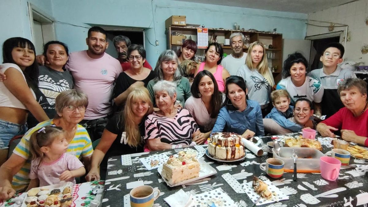 Doña Ñoca festejó sus 99 años con la familia en Zapala thumbnail