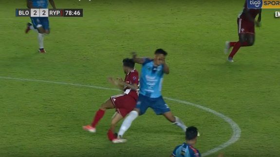 La terrible lesión que conmocionó al fútbol y recorre el mundo