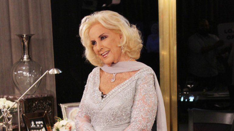Aunque últimamente Mirtha incluye a alguna figura del espectáculo