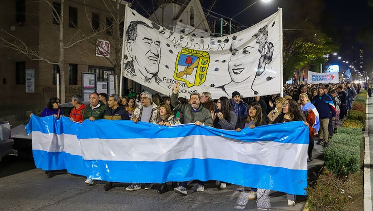 En 7 fotos, así se vivió la marcha en respaldo a Cristina Kirchner en Neuquén