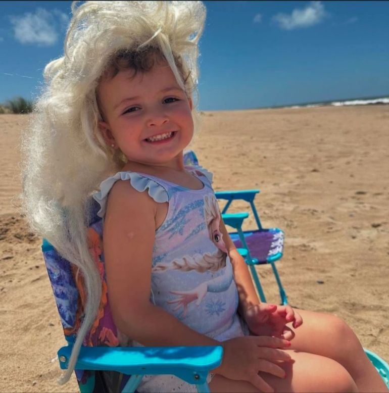 El look a lo Frozen de Julia, la hija de Isabel Macedo El look a lo Frozen de Julia, la hija de Isabel Macedo