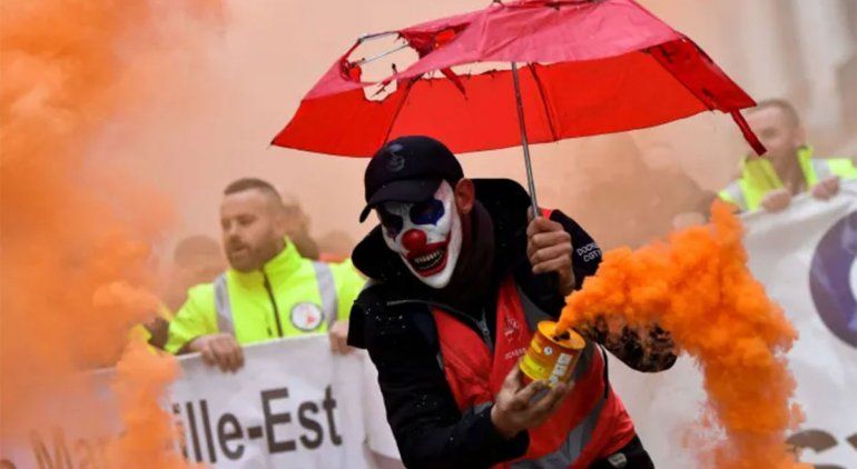 Tensión en París por enfrentamientos entre policías y manifestantes