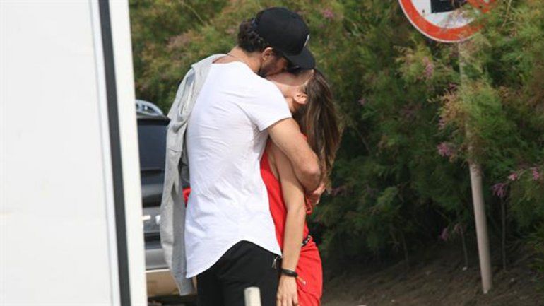 Pampita y Pico Mónaco, a los besos en sus primeras vacaciones