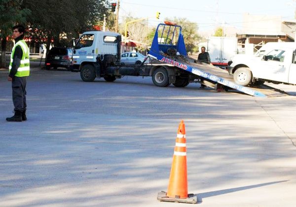Secuestran una camioneta de Hidenesa en Rincón por la falta de verificación