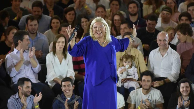 En plena pelea por las elecciones, reapareció Carrió: ¿Será candidata?