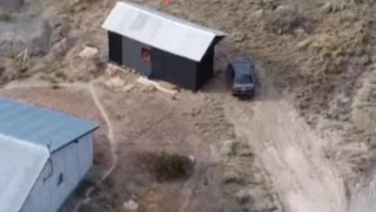 Usurpación en Santa Cruz: techo a dos aguas