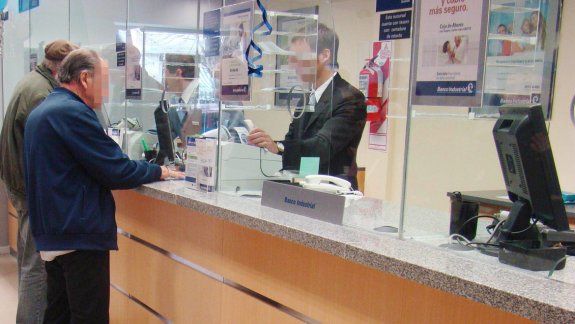 Les decían que los pesos y dólares iban a ser reemplazados por otros.&nbsp;