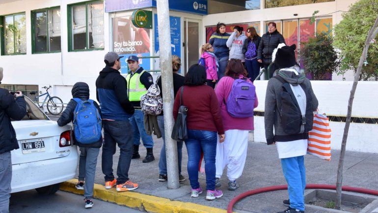 Retiraron a los nenes que estaban en la protesta de la Muni
