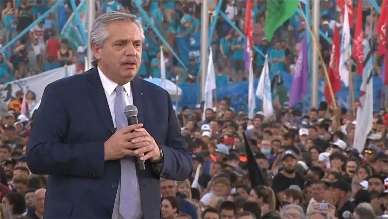 Tras su gira por Europa, Alberto Fernández volvió al país para meterse en la campaña