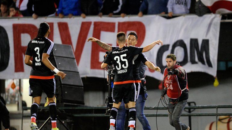 Driussi se abraza con Andrade