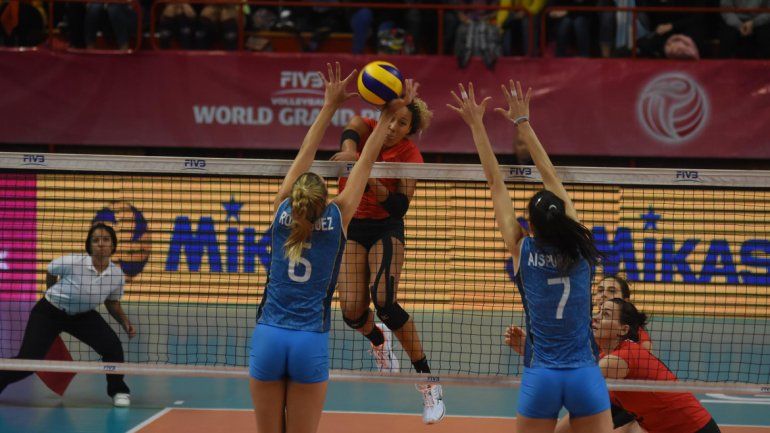 Las Panteras no pudieron con Canadá en el inicio del cuadrangular