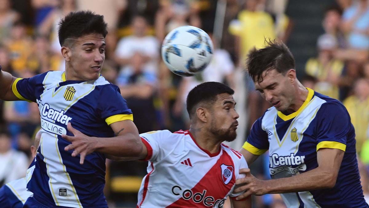 River terminó el partido con uno menos por la expulsión de Enzo Pérez.