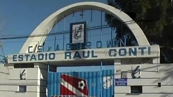 Brown de Puerto Madryn: hace 13 años empataba con River, hoy no se sabe si podrá jugar el Federal A.