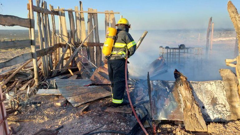 Se incendió una casilla en la meseta y no quedó nada