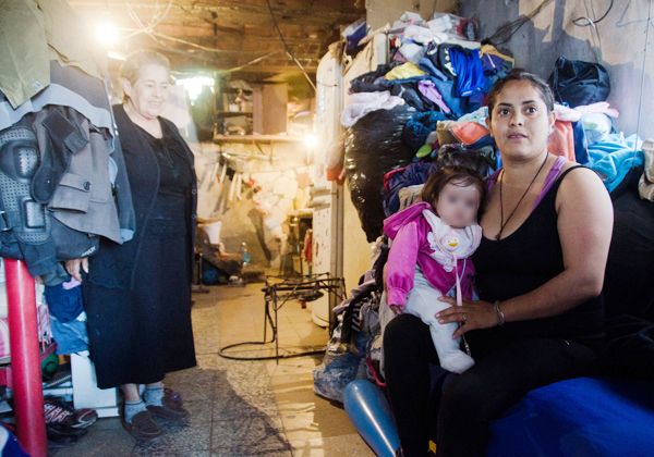 La historia de doce personas que viven en una habitación