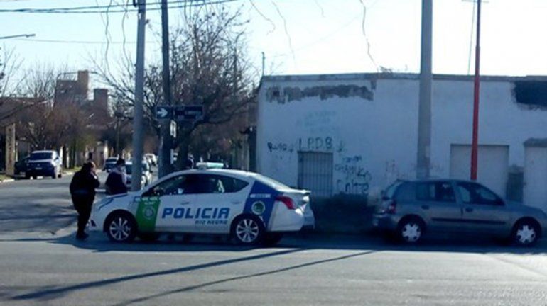 Embistió a un ciclista en una peligrosa esquina y se dio a la fuga