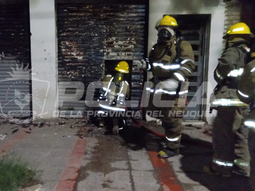 Grave incendio en una casa cercana a la Jefatura de Policía Grave incendio en una casa cercana a la Jefatura de Policía