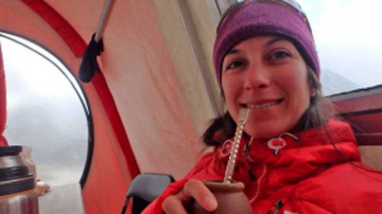 Un helicóptero accedió al campamento donde estaba atrapada Natalia Martínez cuando las condiciones climáticas lo permitieron; está sana y salva.