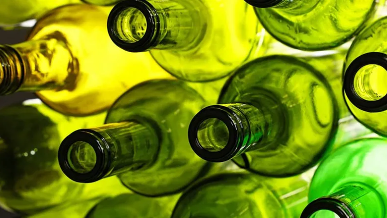 La nueva moda con las botellas de vino vacías: así se convierten en un artículo de decoración con un toque personal