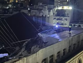 Vecinos de la zona llamaron al 911 para dar aviso del colapso que se registró alrededor de las 21:30 horas.