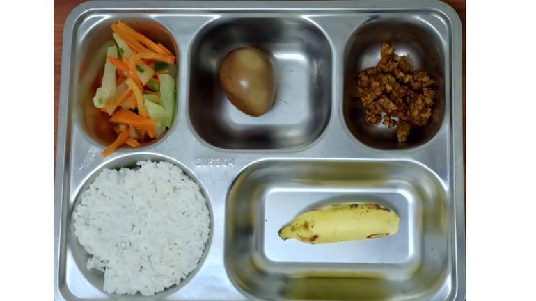 Intoxicación masiva en Indonesia: más de 360 personas con síntomas tras comer almuerzos escolares gratuitos Intoxicación masiva en Indonesia: más de 360 personas con síntomas tras comer almuerzos escolares gratuitos