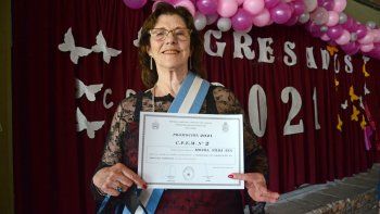 Abuela de 85 años Egresada- Cpem 23 (1).JPG