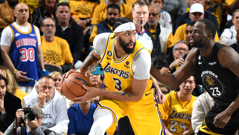 Anthony Davis marcó 30 puntos y bajó 20 rebotes